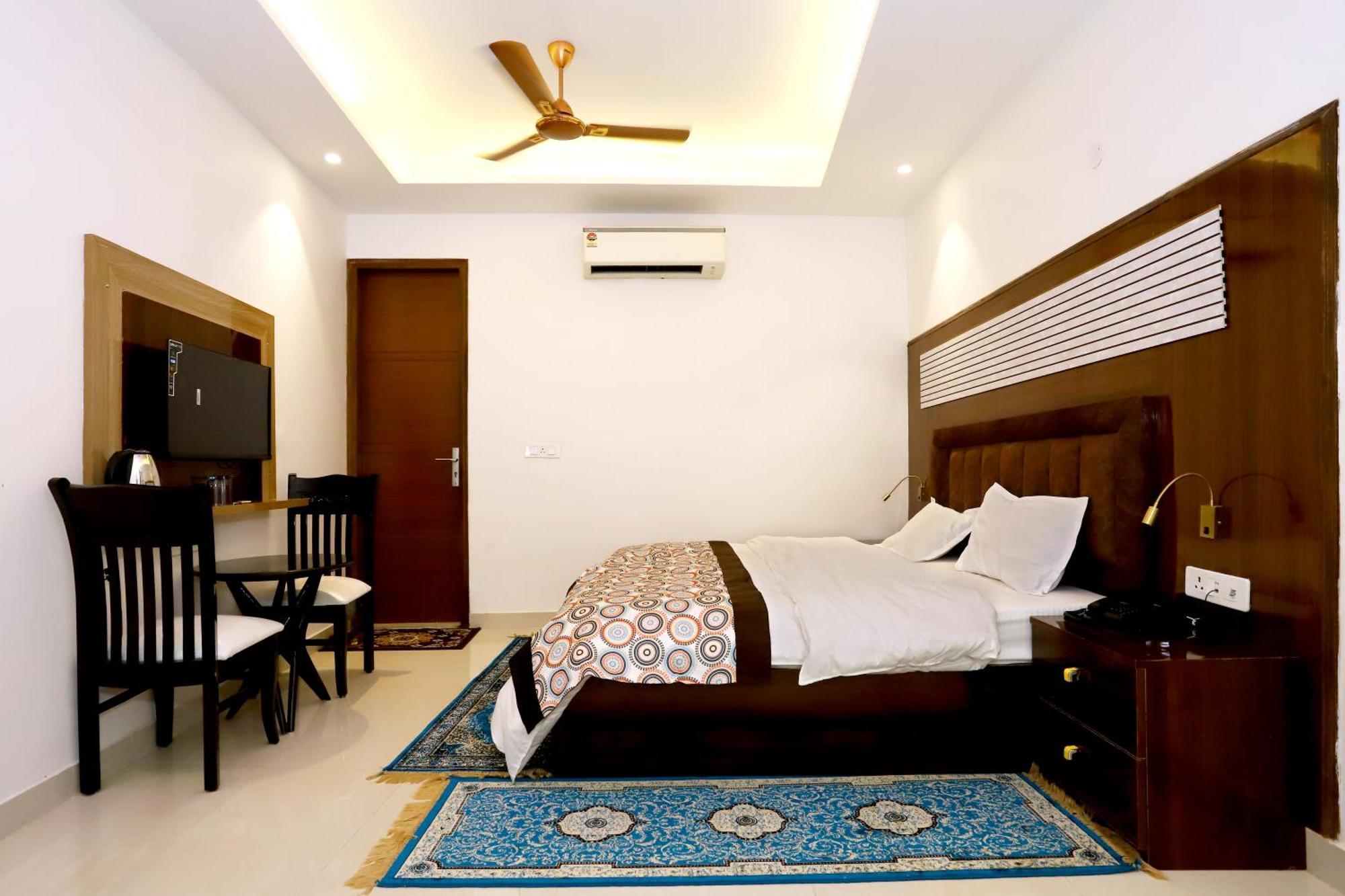 Vrindavan Guest House Нью-Делі Екстер'єр фото